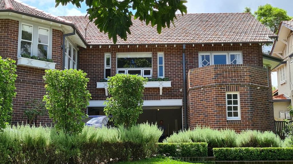 Before and after pressure cleaning a Sydney home exterior